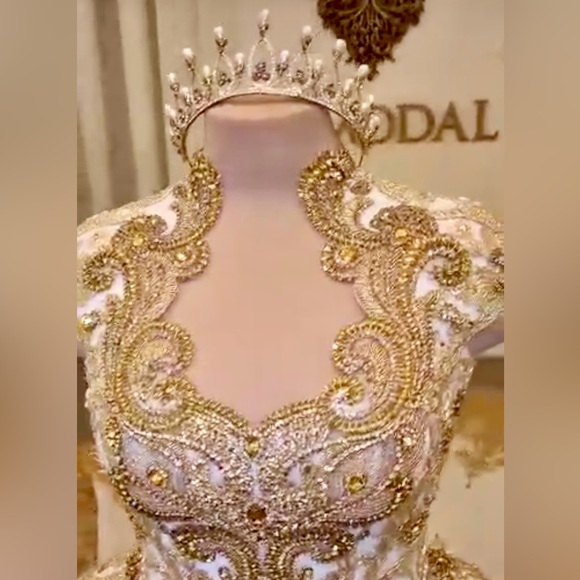 Brand New masterpiece Wedding Gown - Picture 3 of 3